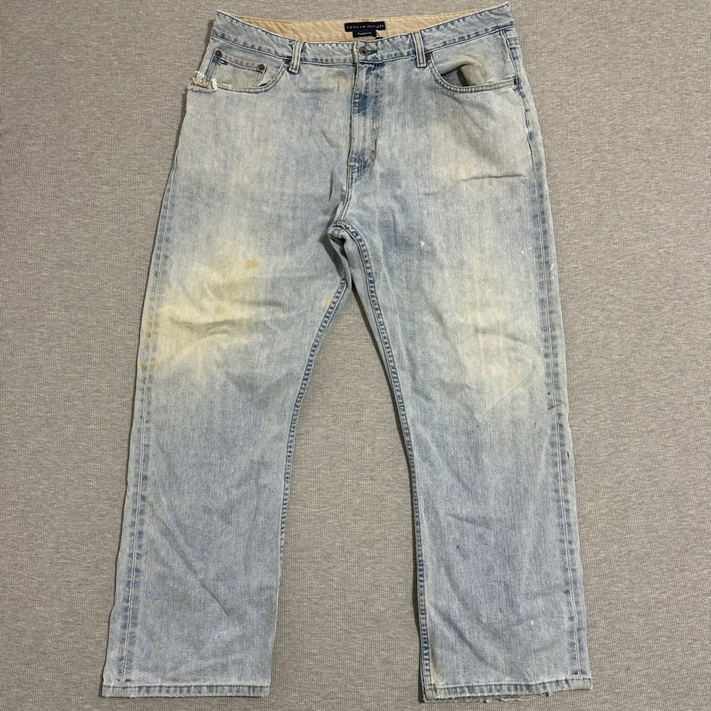 Tommy Hilfiger Freedom Fit Light Wash Distressed Relaxed Jeans Mens 38x30